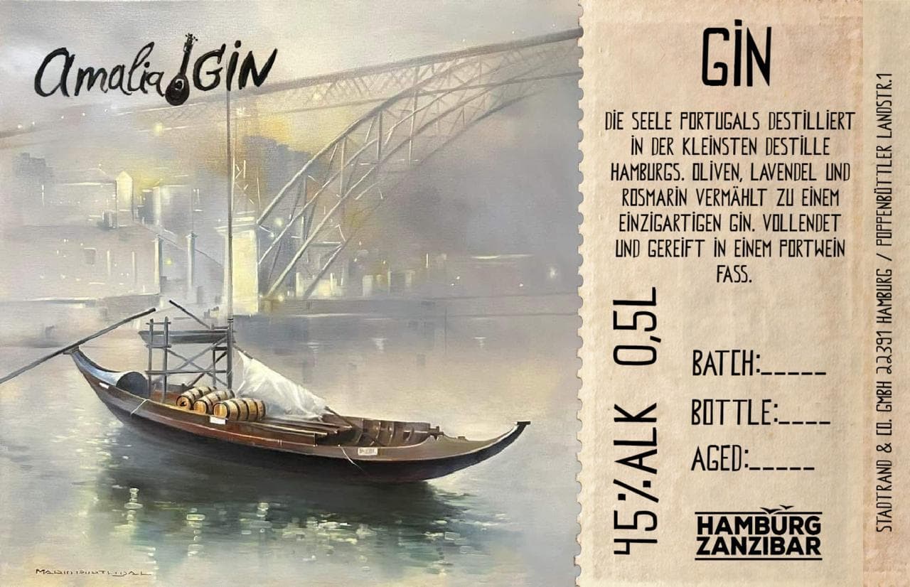 Etikett des Gins im Portweinfass: handgeschriebener Amalia-Schriftzug über dem Gemälde eines Rabelo-Boots in Porto